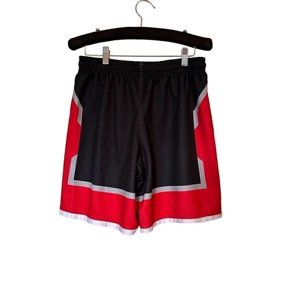 Under Armour Shorts Black w/Red & White Size W-M 21 - Picture 4 of 4